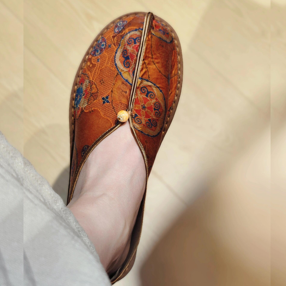 “Imperial Brocade” Thousand-Layer Sole Silk Shoes - Image 4