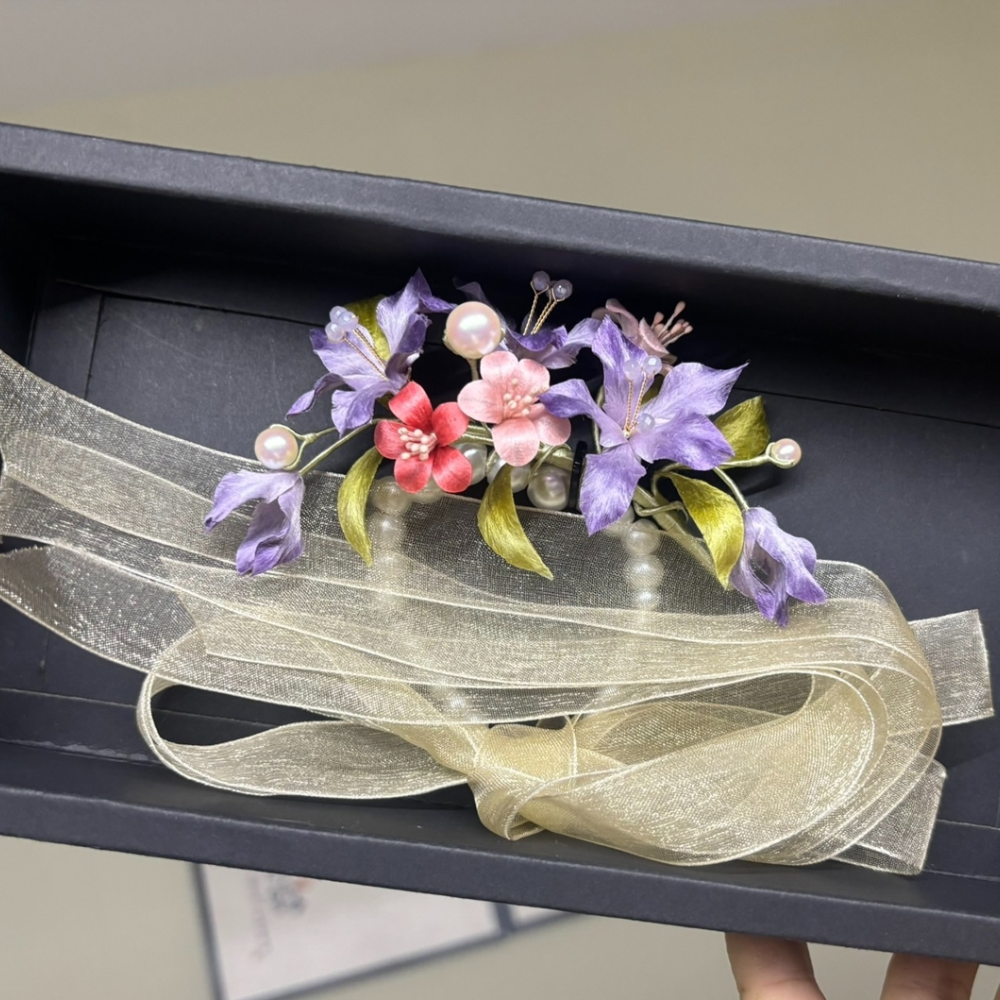 Róng Huā Wrist Corsage - Image 7