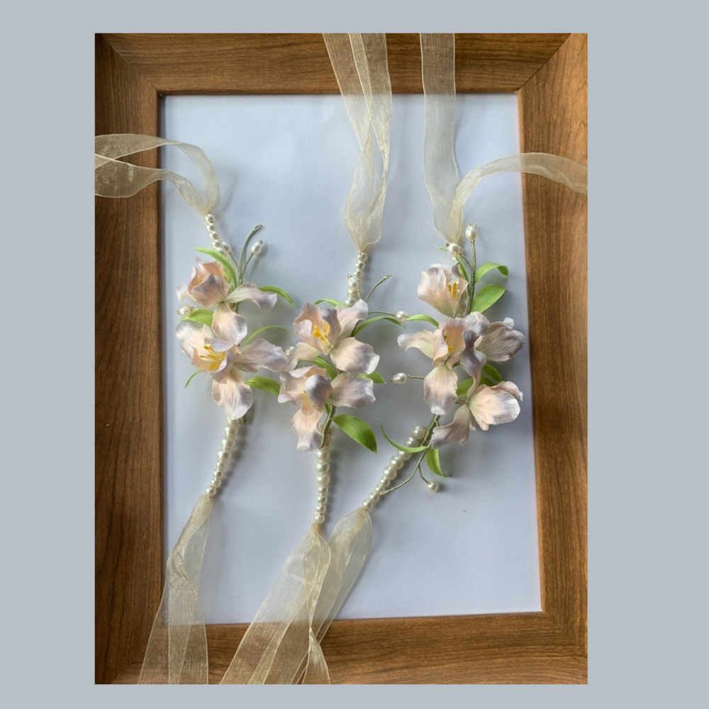 Róng Huā Wrist Corsage - Image 8